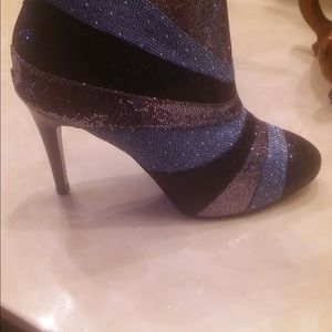 Hot in Hollywood heel boots....